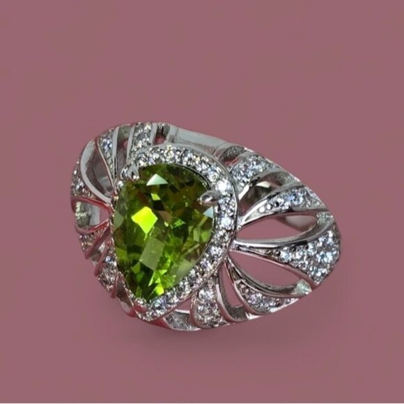 925 Sterling Silver Ring with Natural Peridot & CZ - Picture 7 of 11